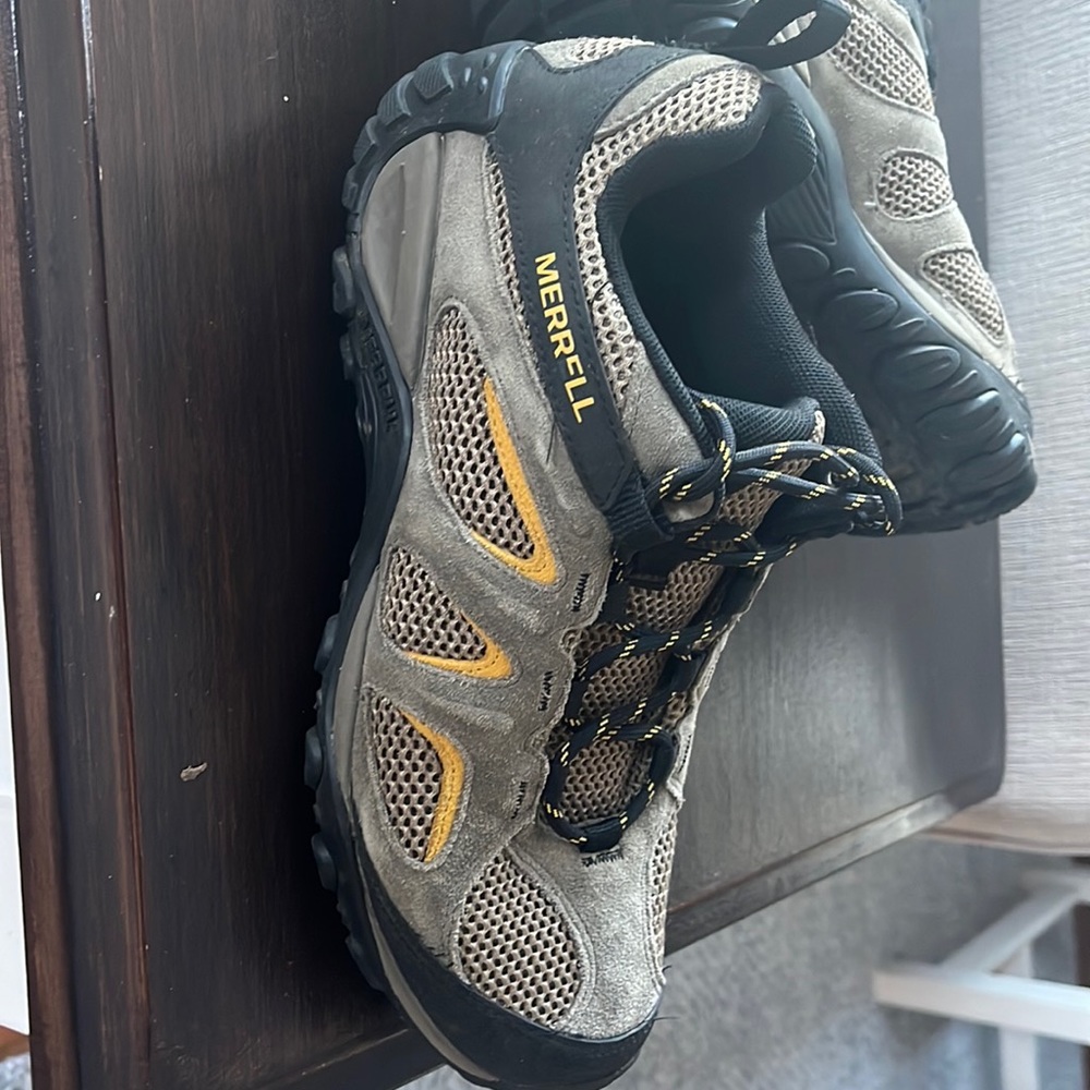 Merrell Mens Yokota 2 Hiking Shoe size 9
